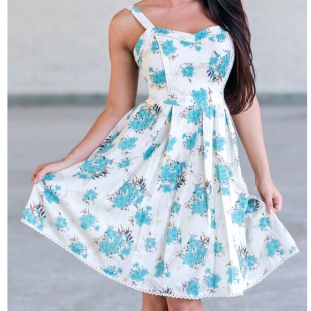 Cute floral dress, linen type material - Picture 3 of 3